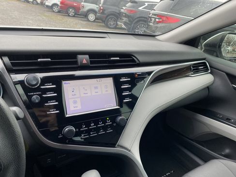 Used 2018 Toyota Camry LE image 13