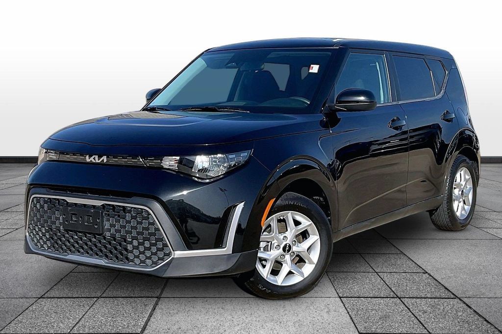 Used 2025 Kia Soul LX w/ LX Technology Package FWD image 1