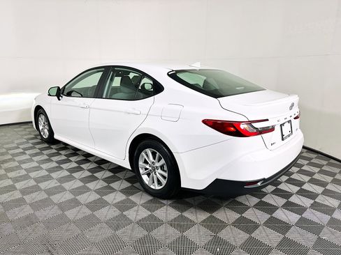 Used 2025 Toyota Camry LE image 3