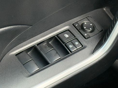 Used 2019 Toyota RAV4 LE AWD/4WD image 33