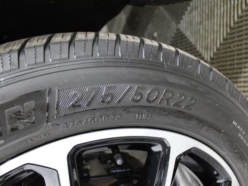 Used 2022 Chevrolet Suburban RST w/ Luxury Package image 41