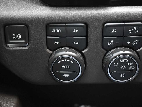Used 2024 Chevrolet Silverado 1500 LTZ w/ Technology Package AWD/4WD image 25