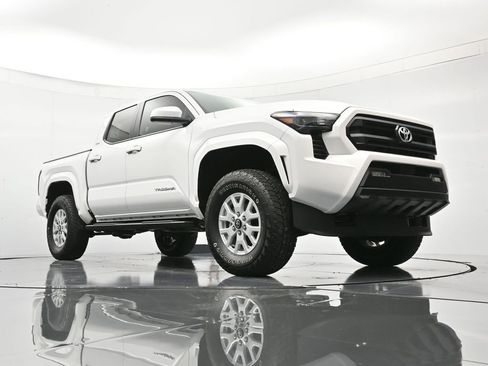 Used 2024 Toyota Tacoma SR5 image 39