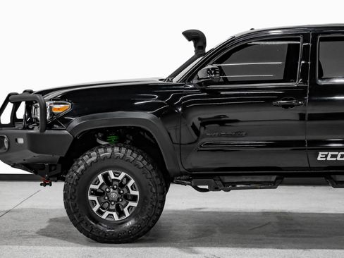 Used 2019 Toyota Tacoma TRD Off-Road w/ TRD Premium Off Road Package AWD/4WD image 14