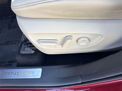 Used 2021 Toyota Highlander Limited image 12