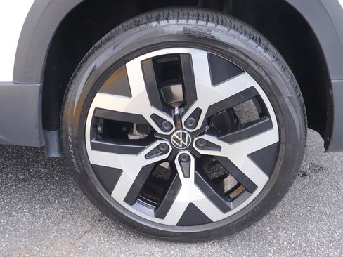 Used 2023 Volkswagen Taos SEL image 43