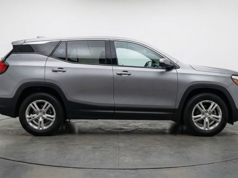 Used 2024 GMC Terrain SLE FWD image 11
