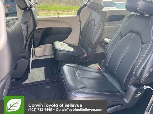 Used 2023 Chrysler Pacifica Touring-L image 26
