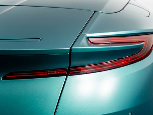 Used 2025 Aston Martin DB12 Convertible image 14