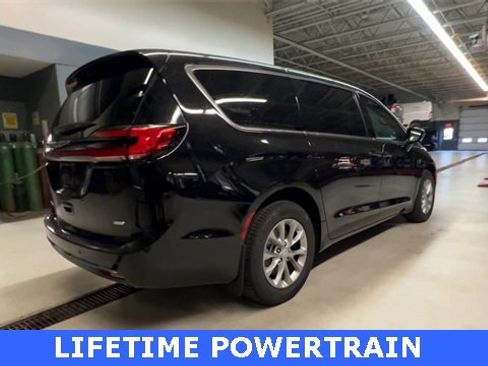 New 2026 Chrysler Pacifica Select image 8