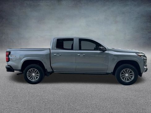 Used 2025 Chevrolet Colorado LT w/ LT Convenience Package AWD/4WD image 4