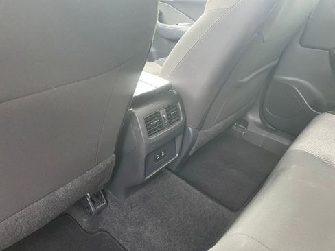 Used 2025 Nissan Rogue SV image 24