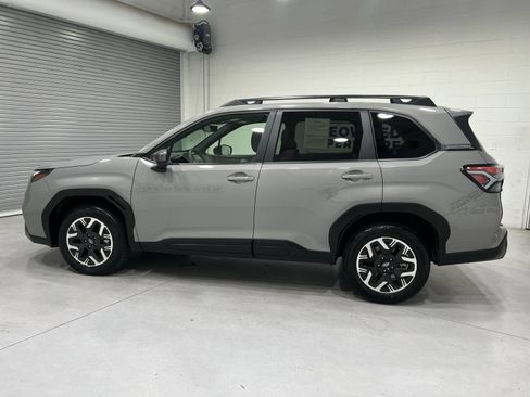 Used 2025 Subaru Forester Premium w/ Convenience Package #1 AWD/4WD image 5