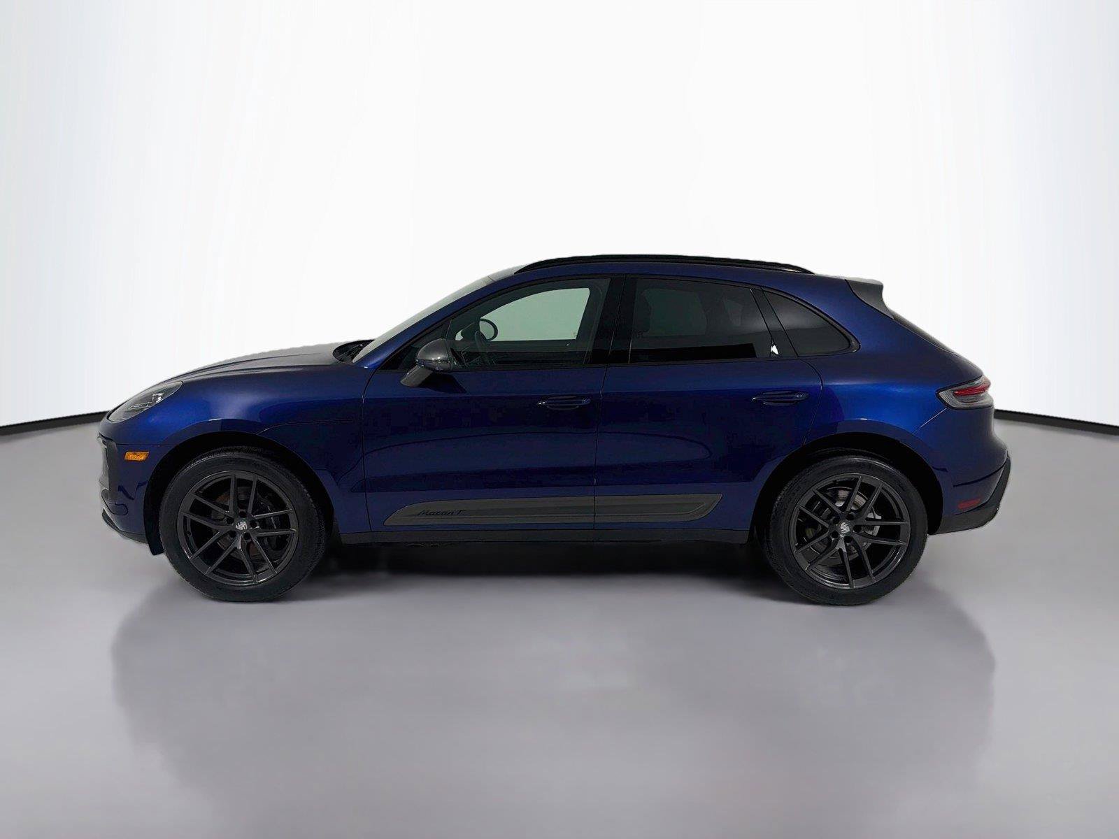 Certified 2024 Porsche Macan AWD/4WD image 2