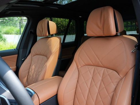 New 2026 BMW X5 xDrive40i w/ Executive Package image 3