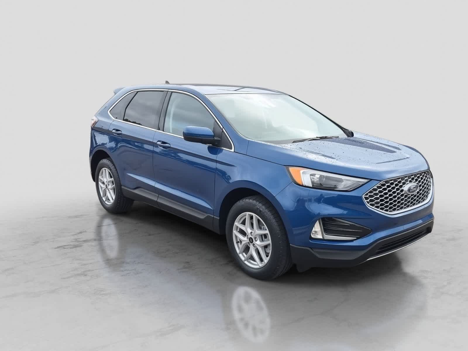 Used 2024 Ford Edge SEL w/ Convenience Package AWD/4WD image 2