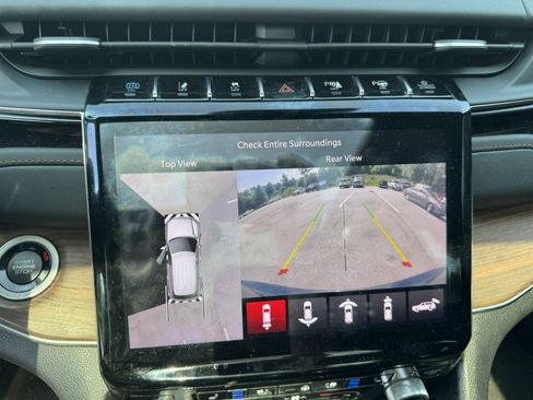 Used 2022 Jeep Grand Cherokee Summit w/ Advanced Protech Group IV AWD/4WD image 28