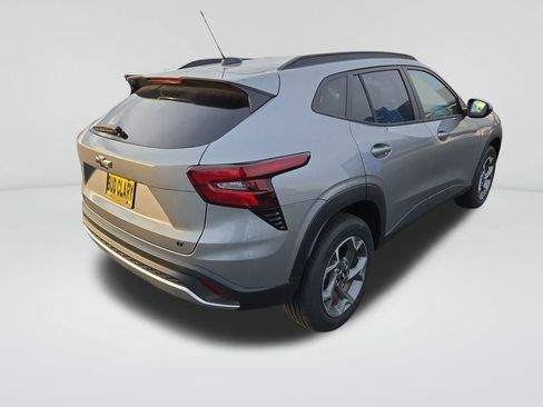 New 2025 Chevrolet Trax LT w/ LT Convenience Package image 6