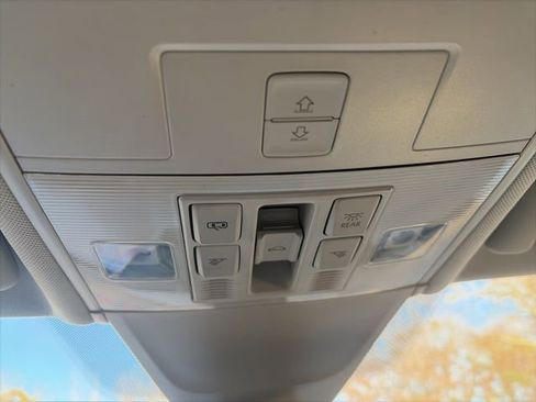 Used 2020 Volkswagen Tiguan SEL w/ 3rd Row Seat Package image 38