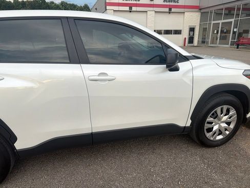 Used 2025 Toyota Corolla Cross L FWD image 9