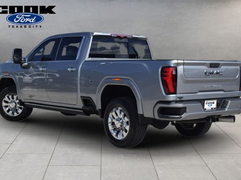 Used 2024 GMC Sierra 2500 Denali Ultimate w/ Max Trailering Package AWD/4WD image 3