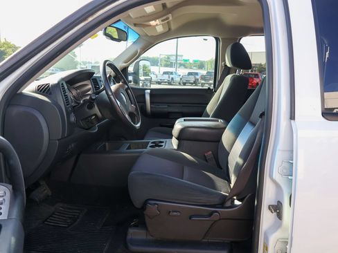 Used 2009 GMC Sierra 2500 SLE w/ Convenience Package AWD/4WD image 4
