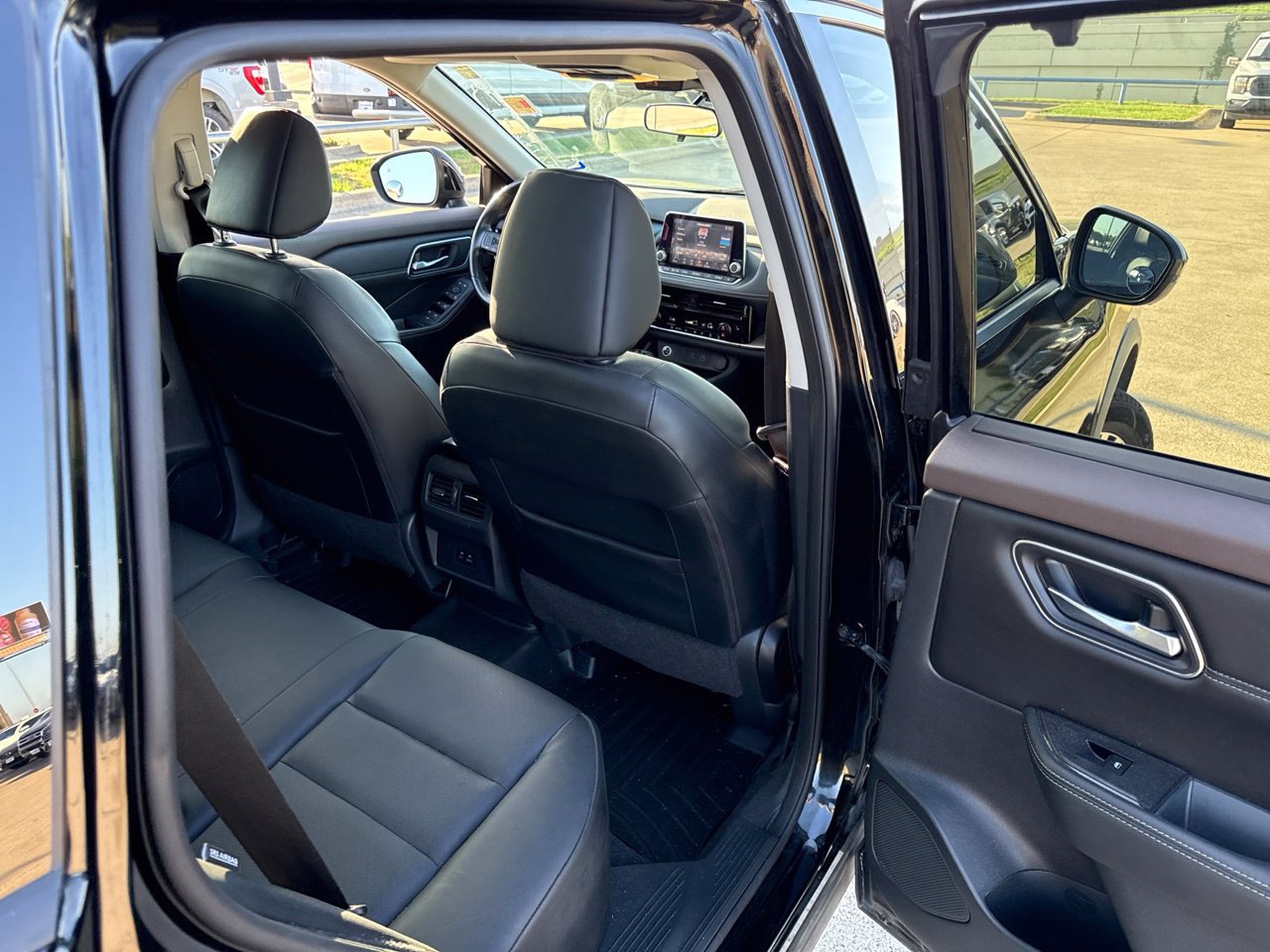 Used 2021 Nissan Rogue SV w/ Premium Package FWD image 13