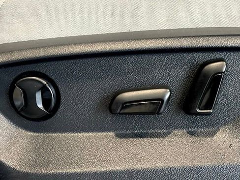 Used 2019 Volkswagen Tiguan SEL image 14