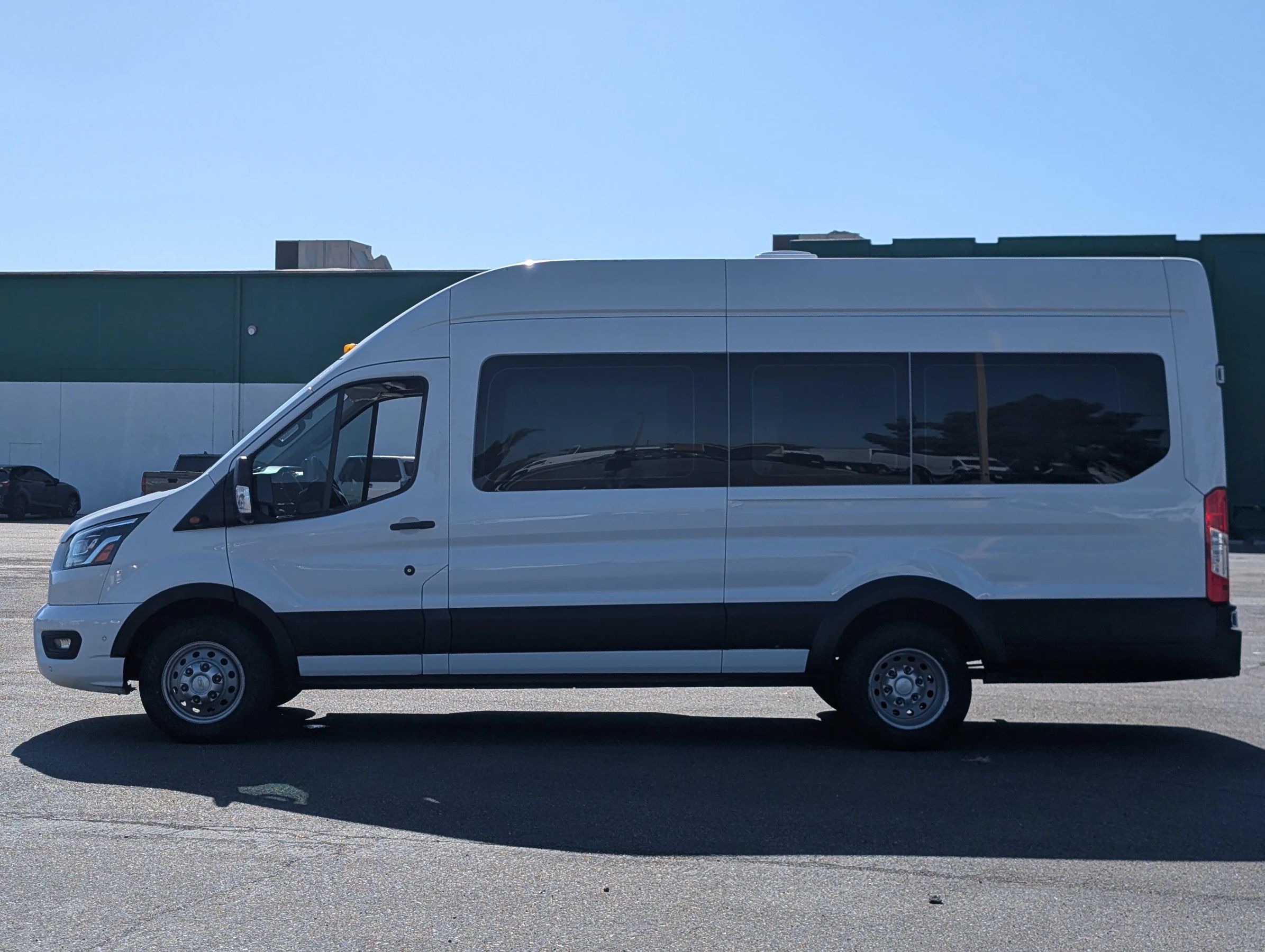Used 2023 Ford Transit 350 XLT RWD image 4