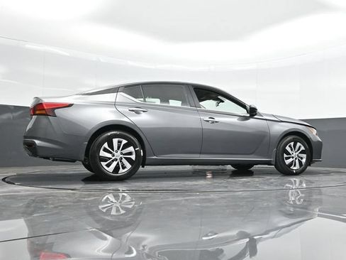 Used 2025 Nissan Altima 2.5 S FWD image 35