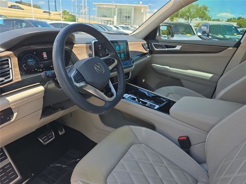 Used 2024 Volkswagen Atlas SEL Premium R-Line AWD/4WD image 17