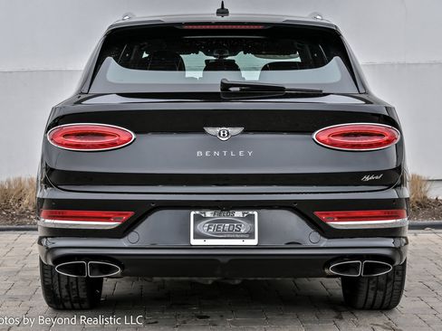 Used 2023 Bentley Bentayga Plug-In Hybrid image 11