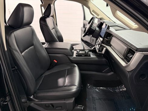 Used 2024 Ford Expedition Max XLT image 16