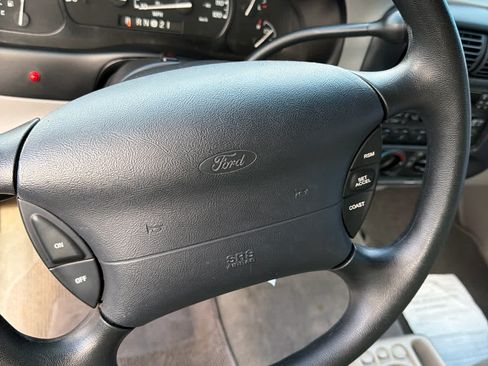 Used 2000 Ford Explorer XLS RWD image 15