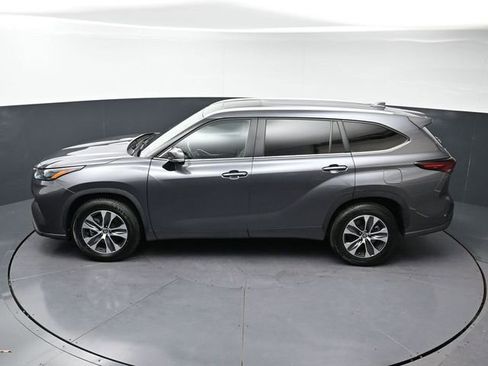 Used 2024 Toyota Highlander XLE image 33