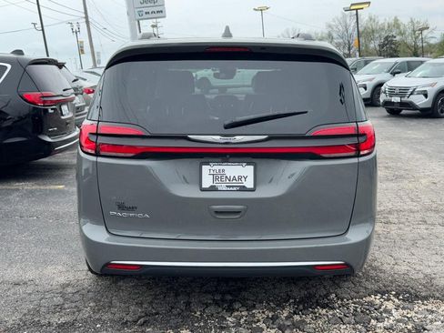 Used 2022 Chrysler Pacifica Touring-L FWD image 10