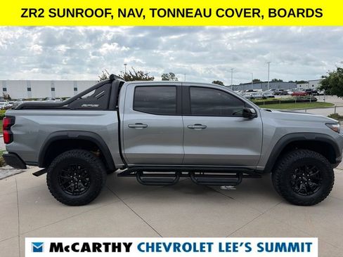 Used 2025 Chevrolet Colorado ZR2 w/ Midnight Edition AWD/4WD image 18