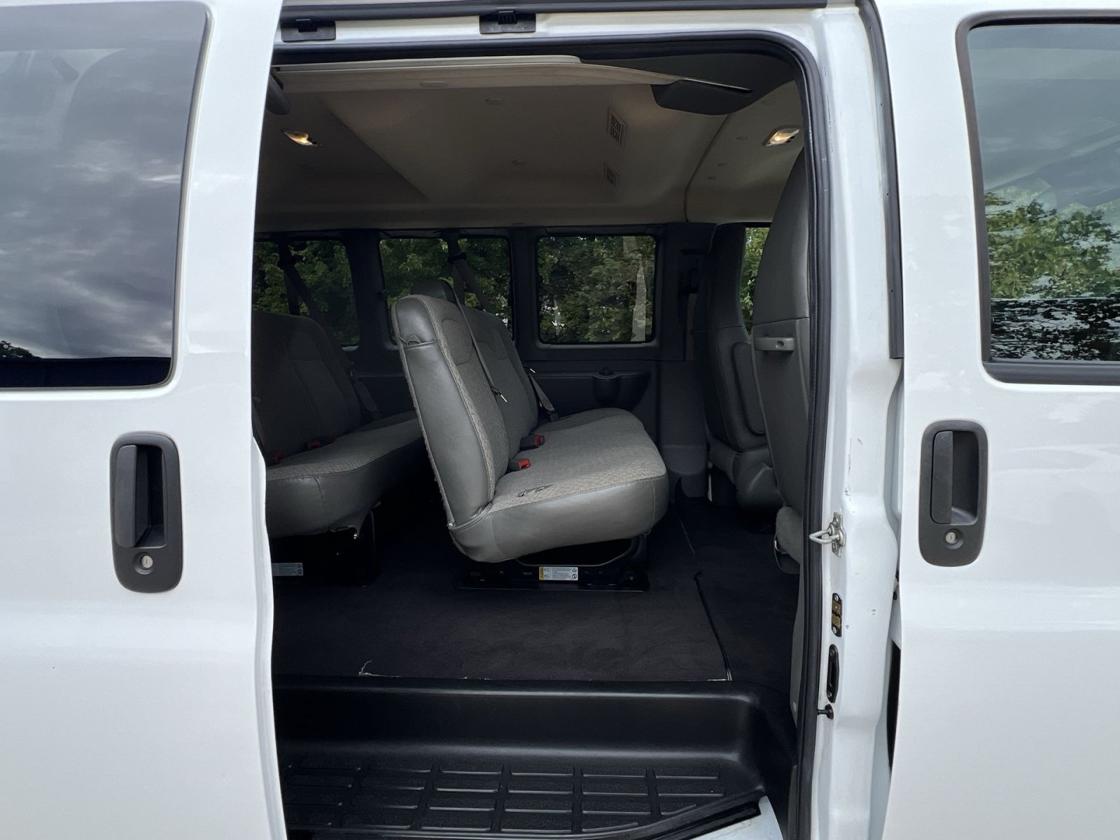 Used 2025 Chevrolet Express 3500 LT w/ LT Preferred Equipment Group RWD image 29