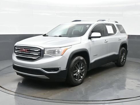 Used 2017 GMC Acadia SLT FWD image 2