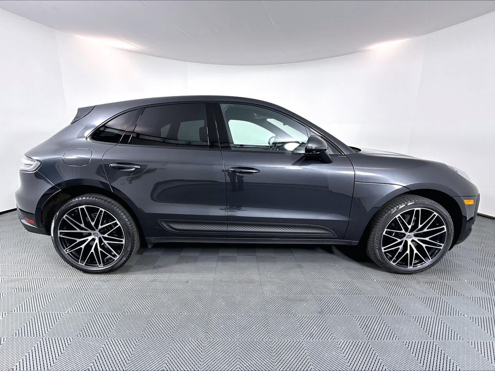 Certified 2023 Porsche Macan S AWD/4WD image 8