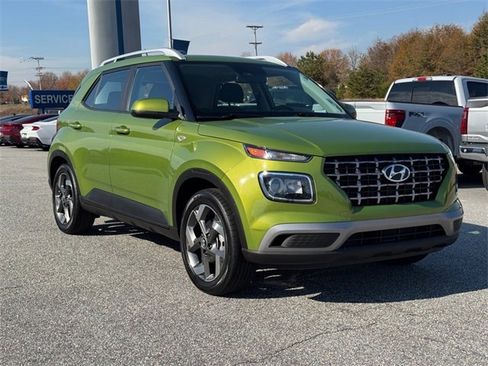 Used 2024 Hyundai Venue SEL image 1