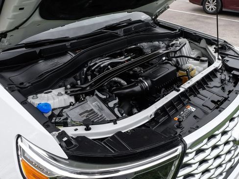 Used 2020 Ford Explorer Platinum w/ Premium Technology Package AWD/4WD image 59