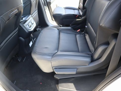 New 2025 Ford Expedition Platinum w/ Driver's Package image 11