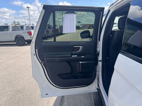 Used 2025 Ford Expedition Max Platinum w/ Stealth Appearance Package AWD/4WD image 15