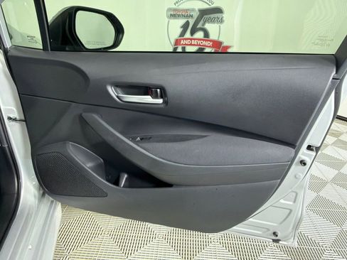 Used 2020 Toyota Corolla LE FWD image 14