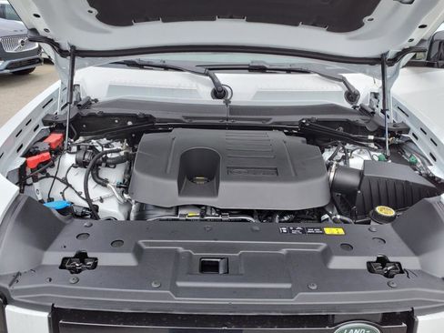 Used 2025 Land Rover Defender 110 S image 12