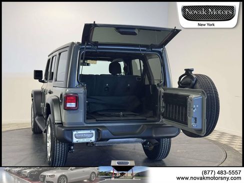 Used 2022 Jeep Wrangler Unlimited Sport AWD/4WD image 11