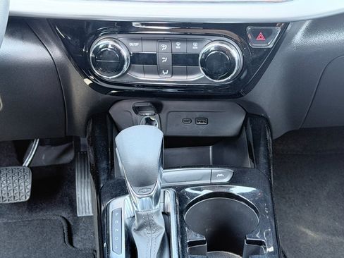 Used 2026 Chevrolet Trax LT FWD image 17