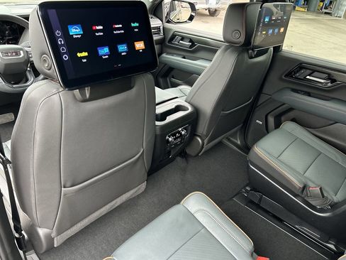Used 2025 GMC Yukon XL AT4 w/ AT4 Premium Plus Package AWD/4WD image 36