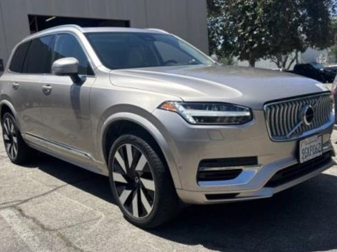 Used 2023 Volvo XC90 T8 Ultimate AWD/4WD image 3